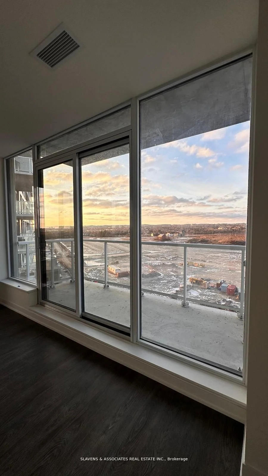 6 David Eyer Road 903, Richmond Hill, ON L4S 0N5