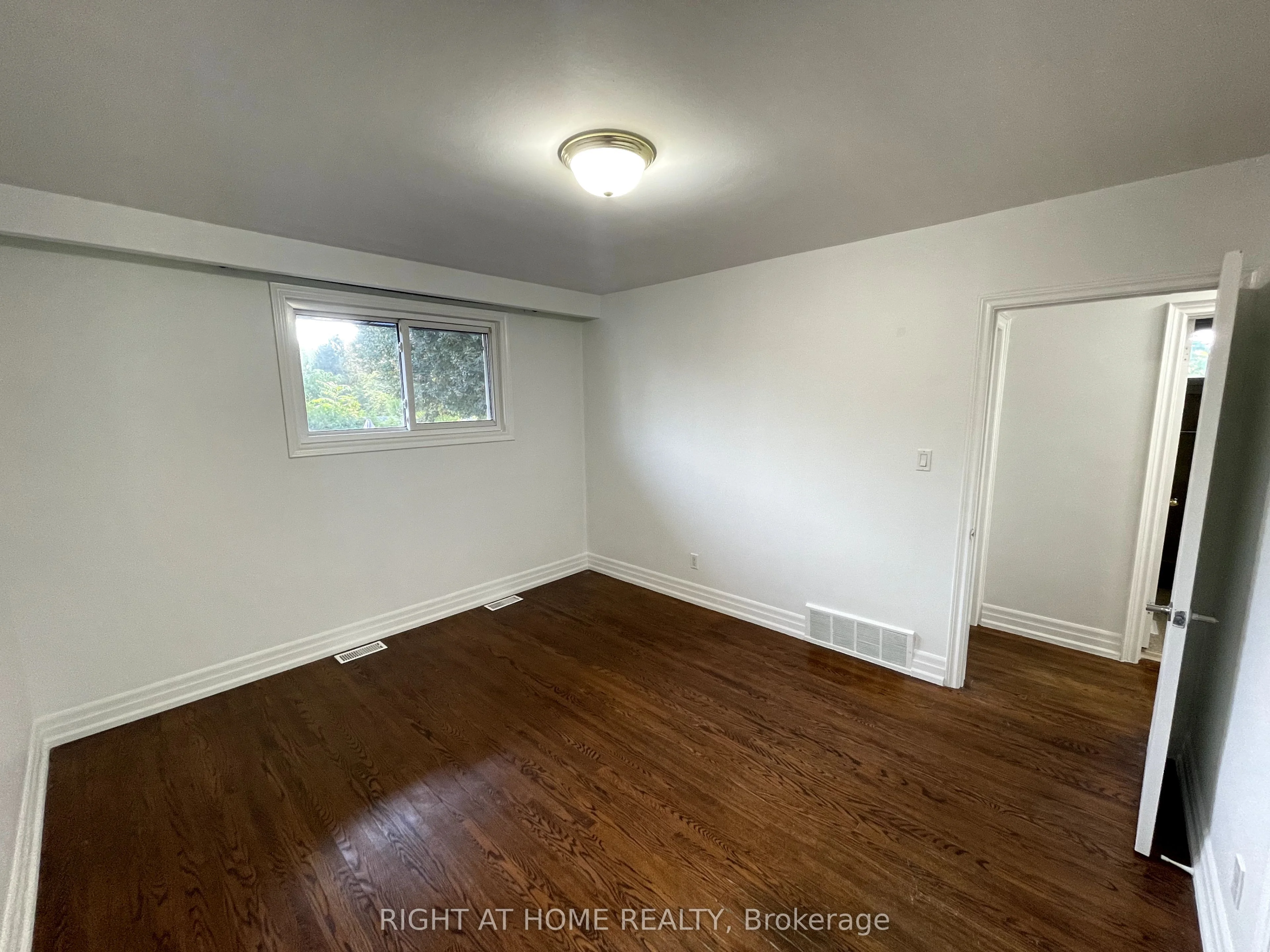 126 Palmer Avenue Main, Richmond Hill, ON L4C 1N8