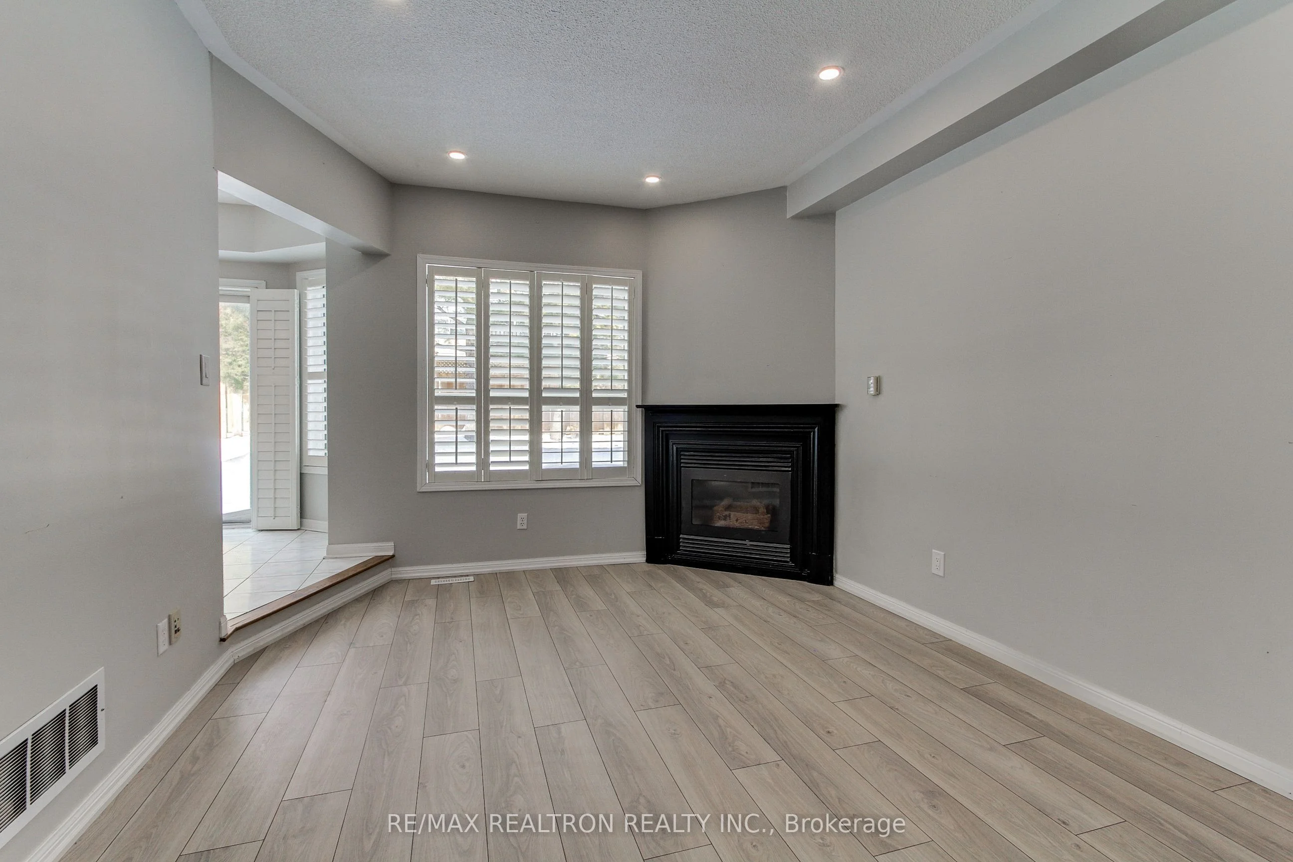 809 Hilton Boulevard, Newmarket, ON L3X 2H7