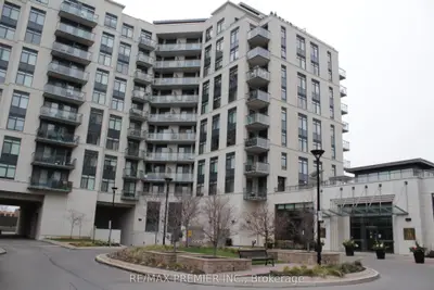 Condo Apartment in Vaughan