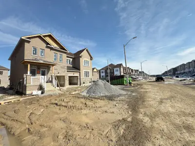 Semi-Detached in Richmond Hill