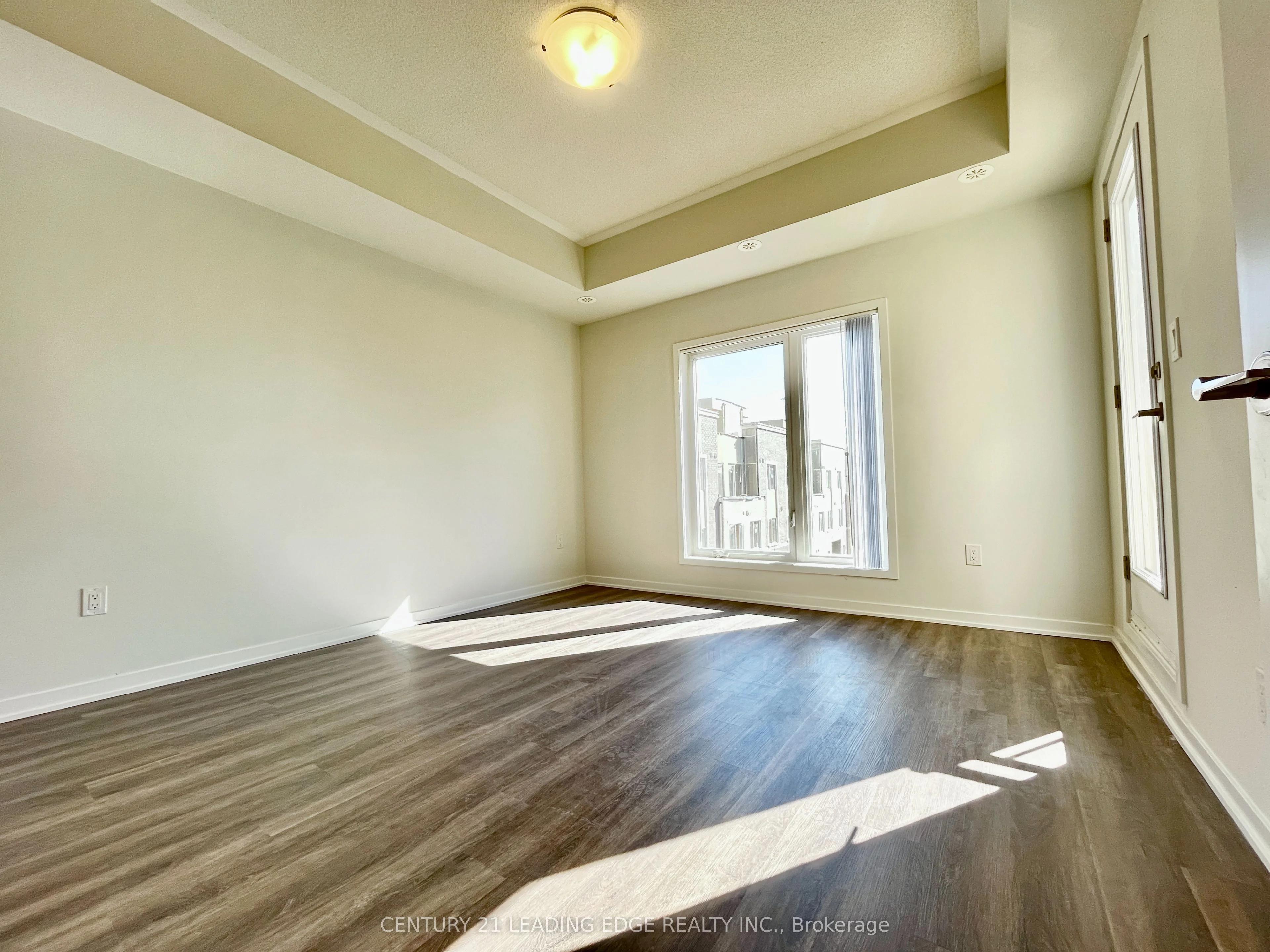 11 Almond Blossom Mews 137, Vaughan, ON L4K 5Z8