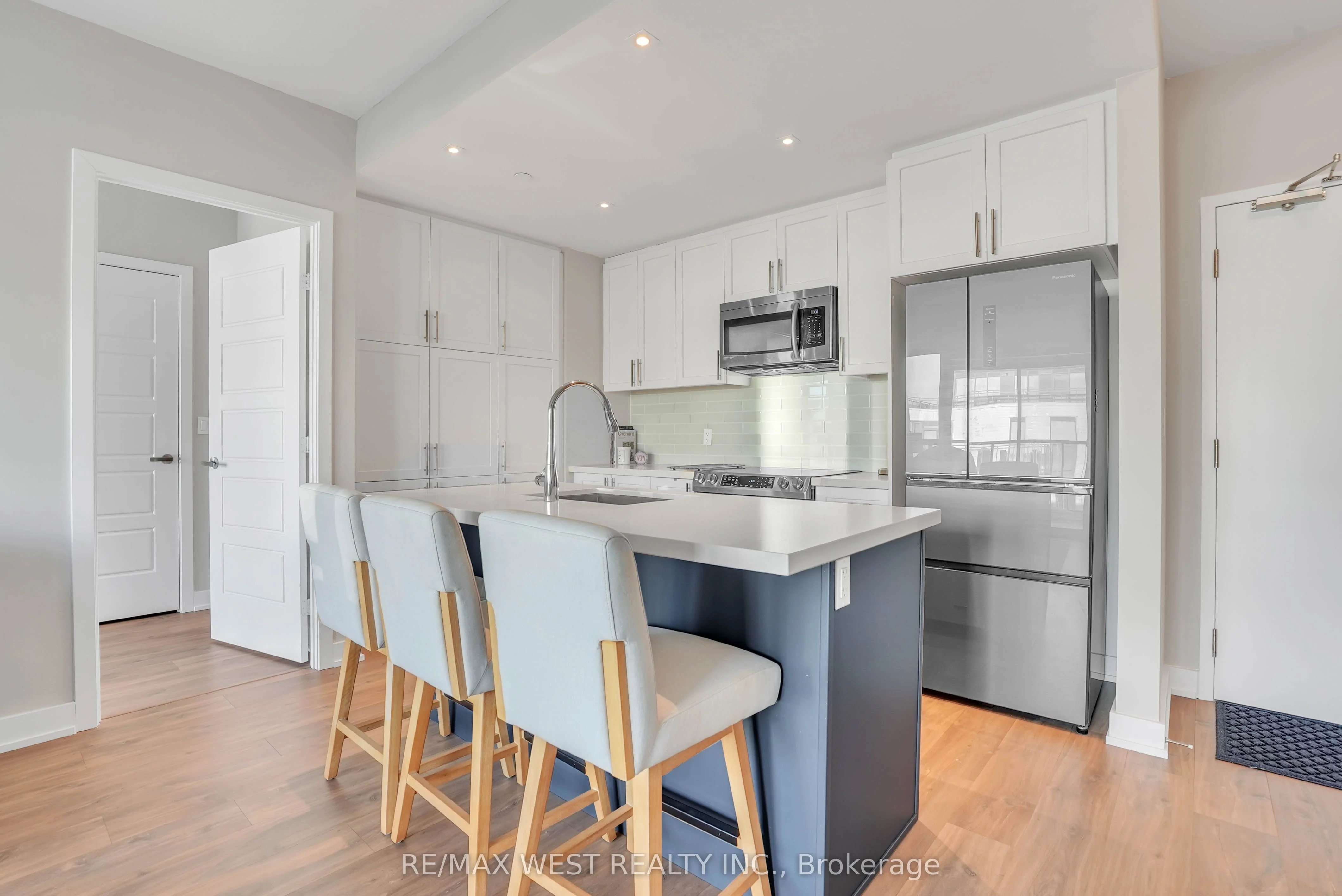 Condo Apartment in Innisfil