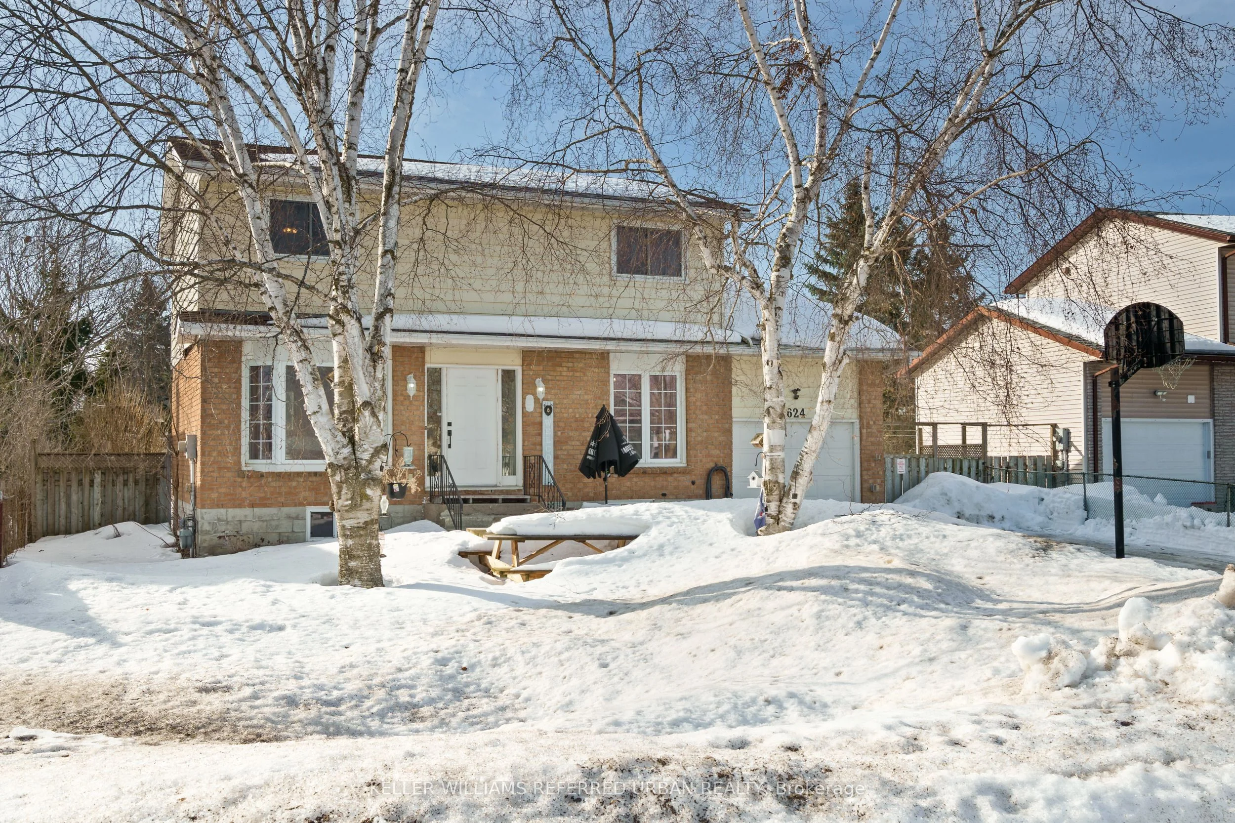 Detached in Brock