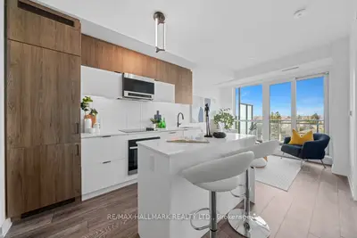 Condo Apartment in Richmond Hill