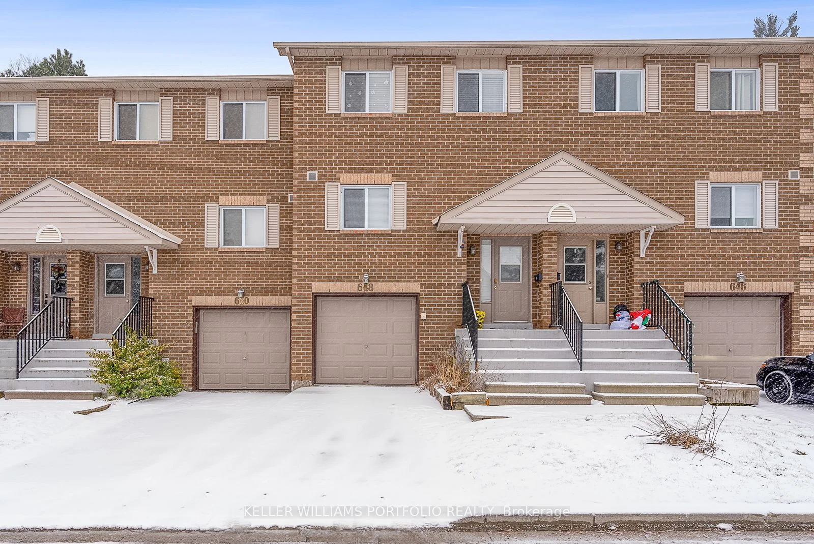 648 Gibney Crescent 33, Newmarket, On L3x 1y1