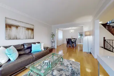 32 Subrisco Avenue Room 3, Richmond Hill, On L4s 1b2