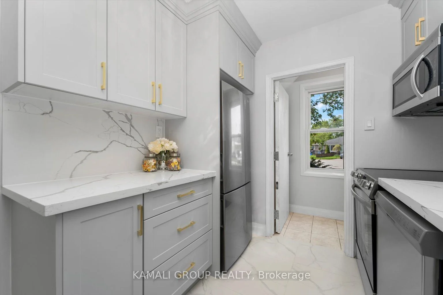 101 Crone Court Main, Newmarket, ON L3Y 4P1