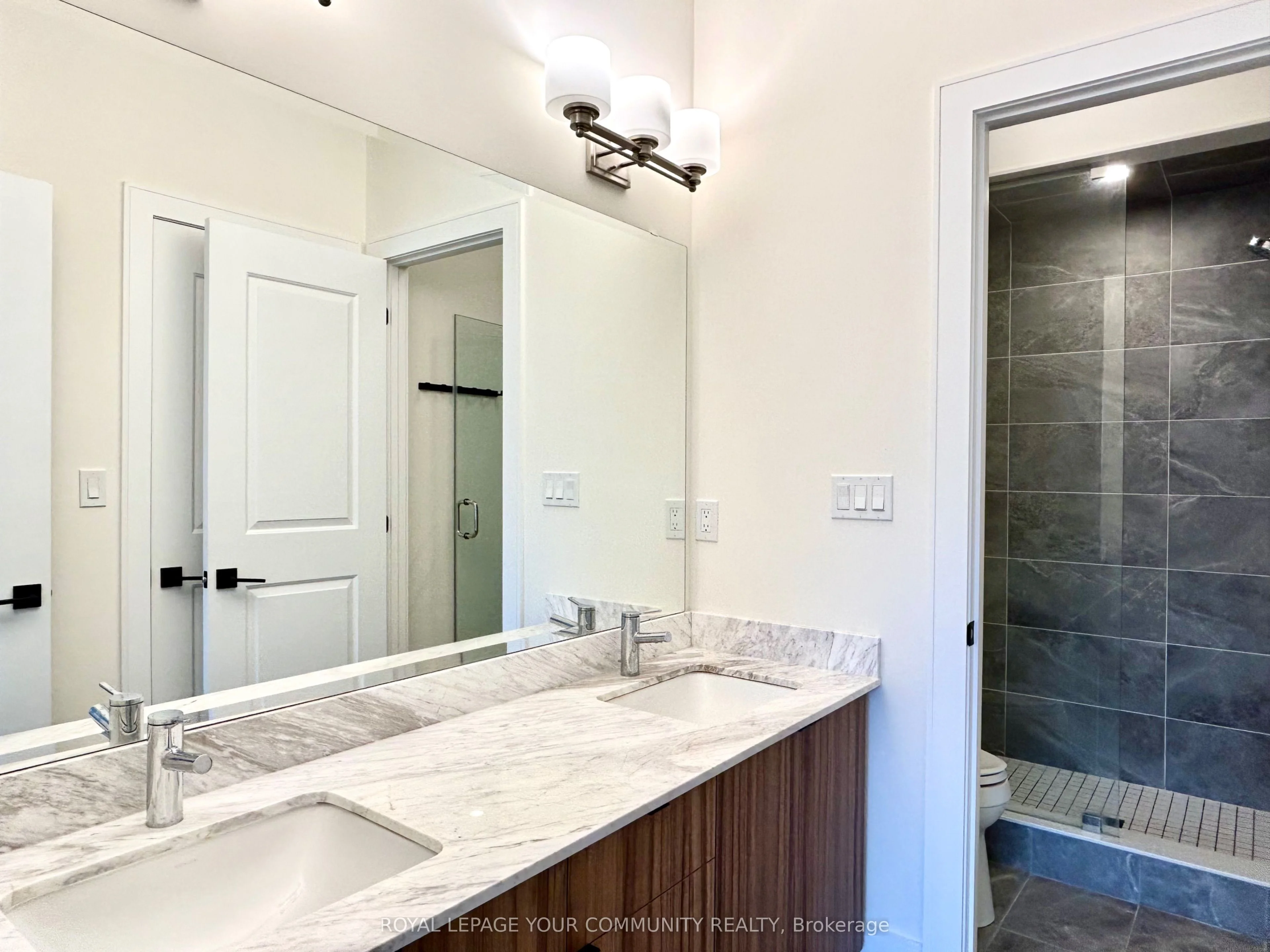 15 Protostar Avenue, Richmond Hill, ON L4C 4Z1