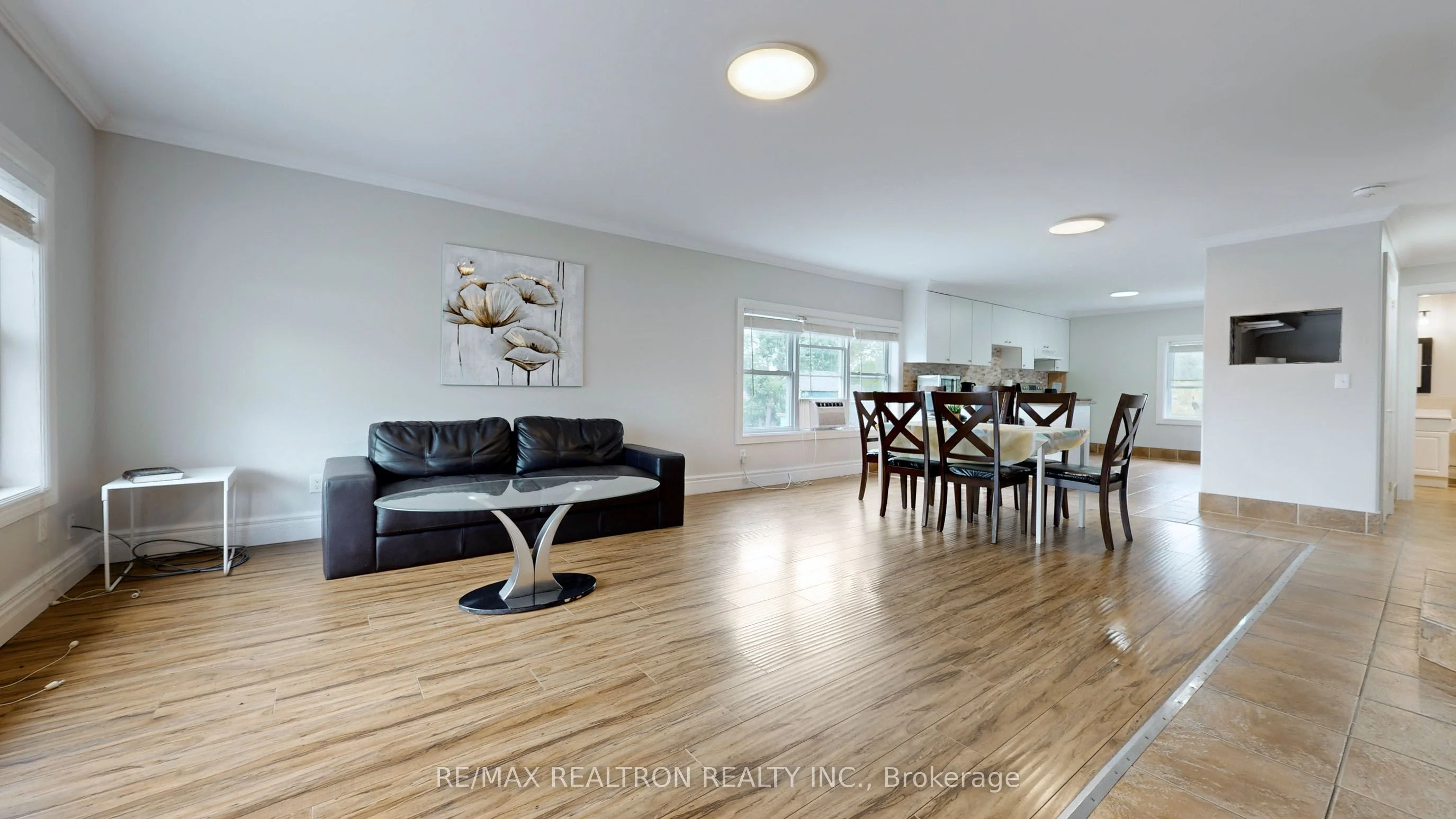 322 Miami Drive 2nd Floor, Georgina, On L4p 2z7
