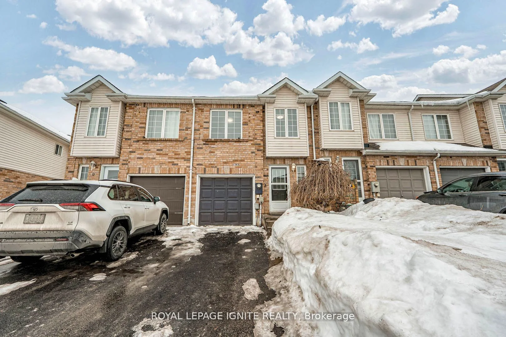 Att/Row/Townhouse in Bradford West Gwillimbury