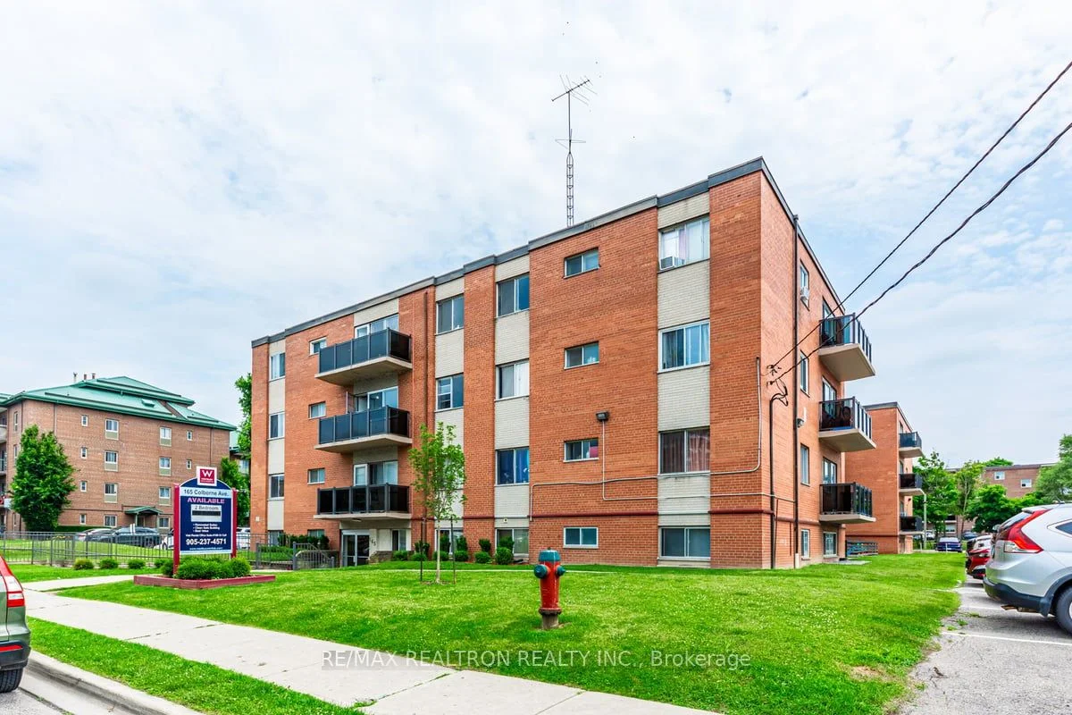 Condo Apartment in Richmond Hill