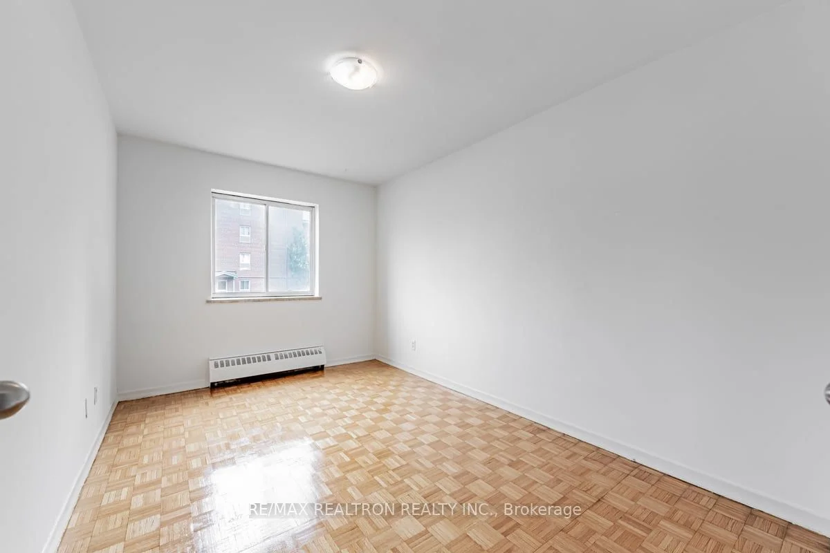 165 Colborne Avenue 301, Richmond Hill, ON L4C 2K2