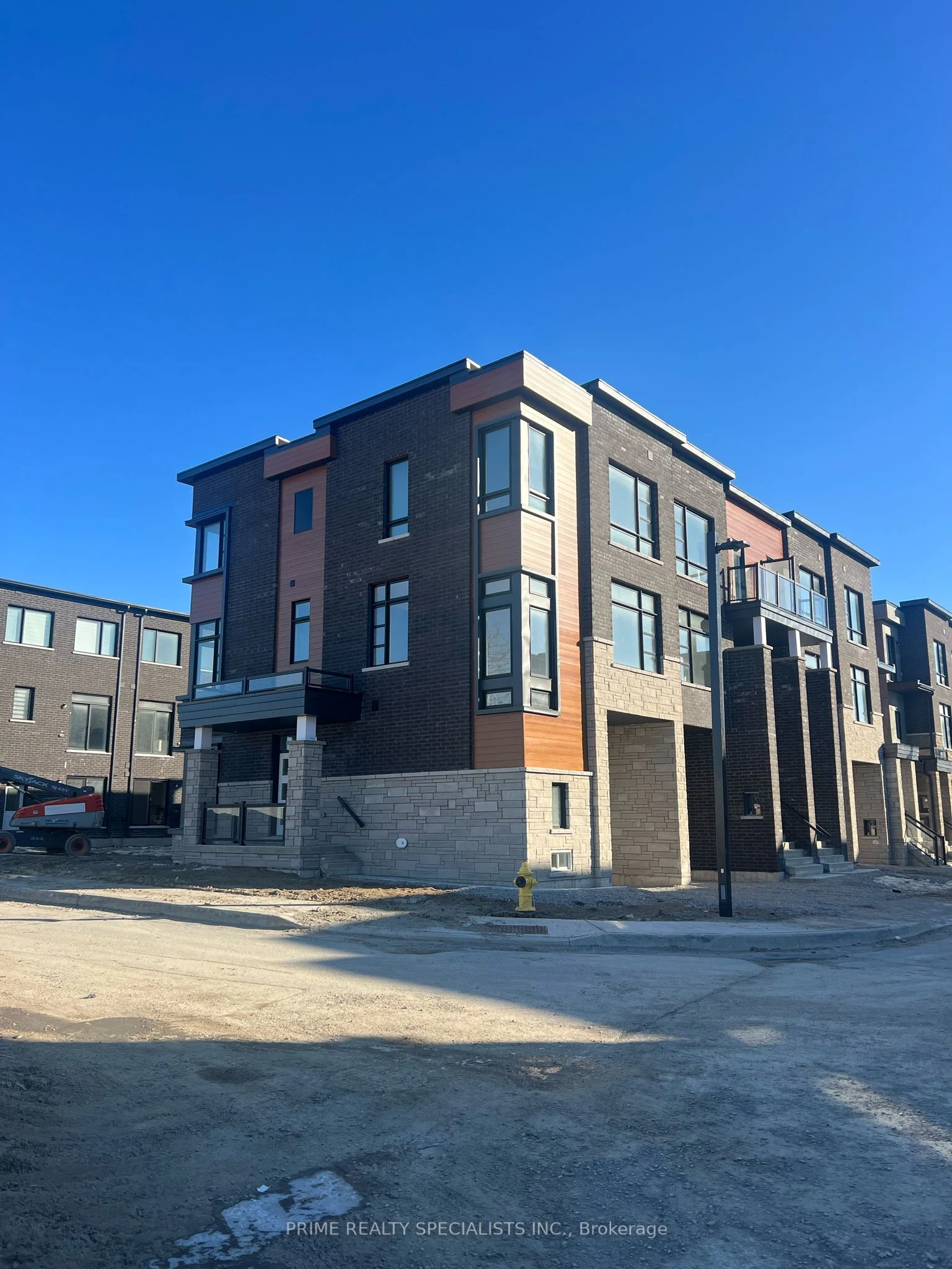 Att/Row/Townhouse in Vaughan