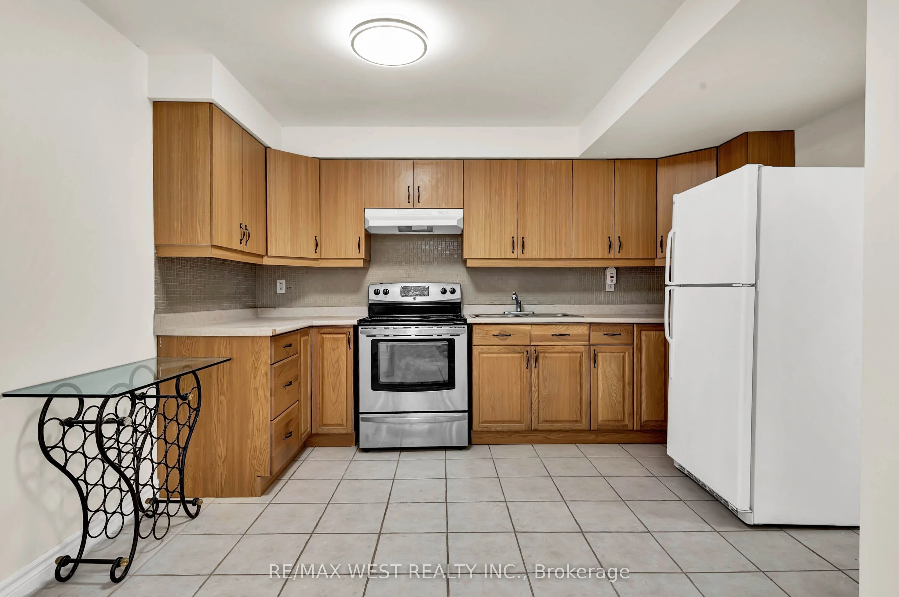 131 Bernard Avenue Bsmt, Richmond Hill, ON L4C 9Z6