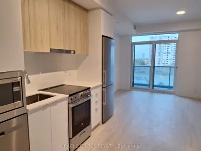 Condo Apartment in Vaughan