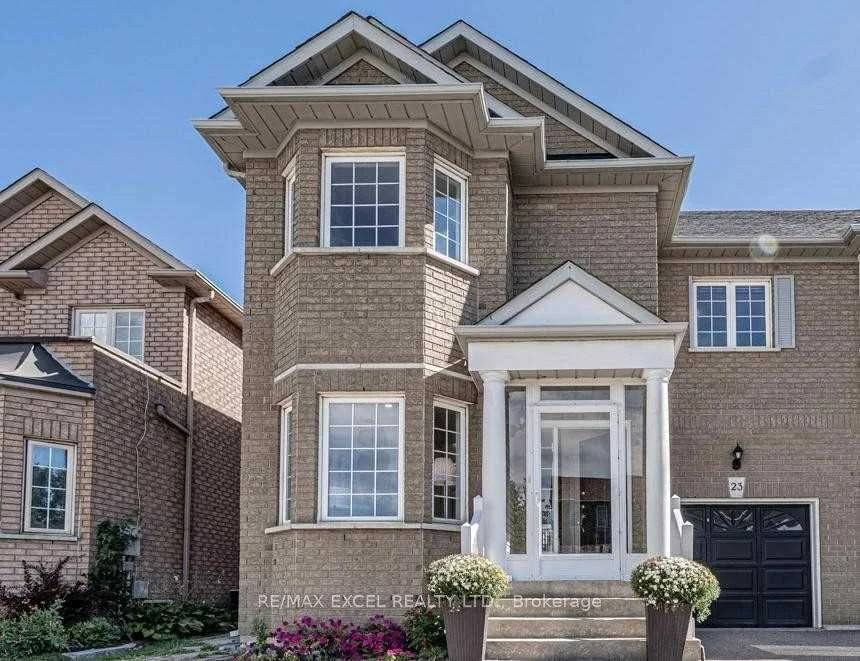 Semi-Detached in Richmond Hill