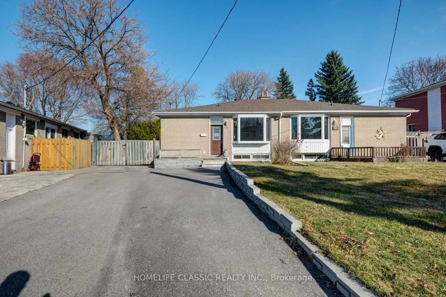 Semi-Detached in Aurora