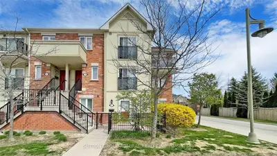 Condo Townhouse in Markham