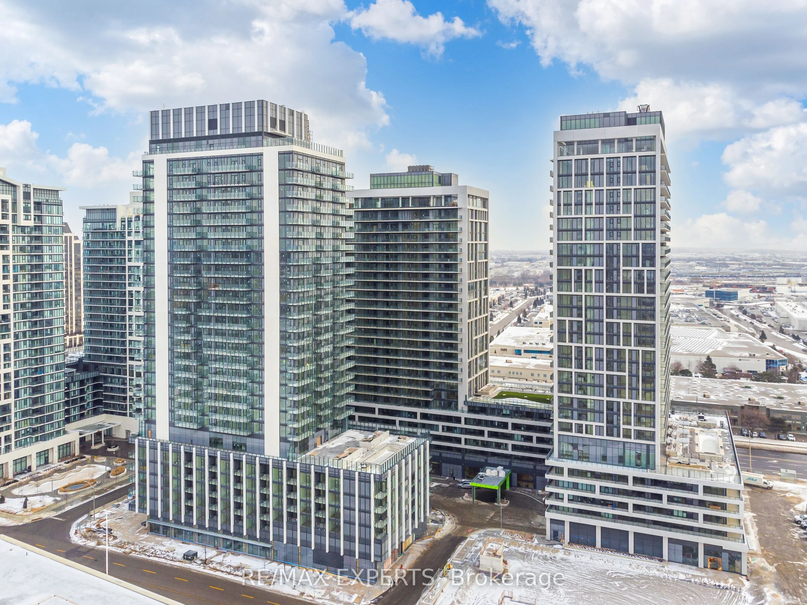 Common Element Condo in Vaughan