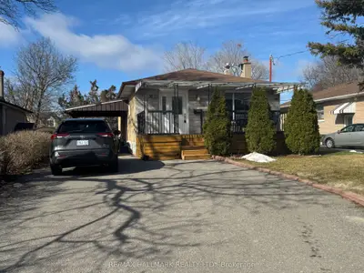 Detached in Richmond Hill