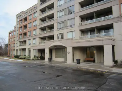 19 Northern Heights Drive 401, Richmond Hill, On L4b 4m4