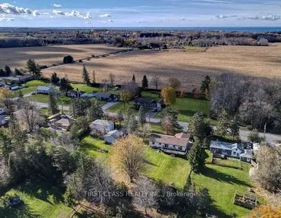 Detached in Brock