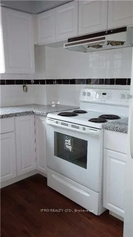 182 Ruggles Avenue 3, Richmond Hill, On L4c 1y4