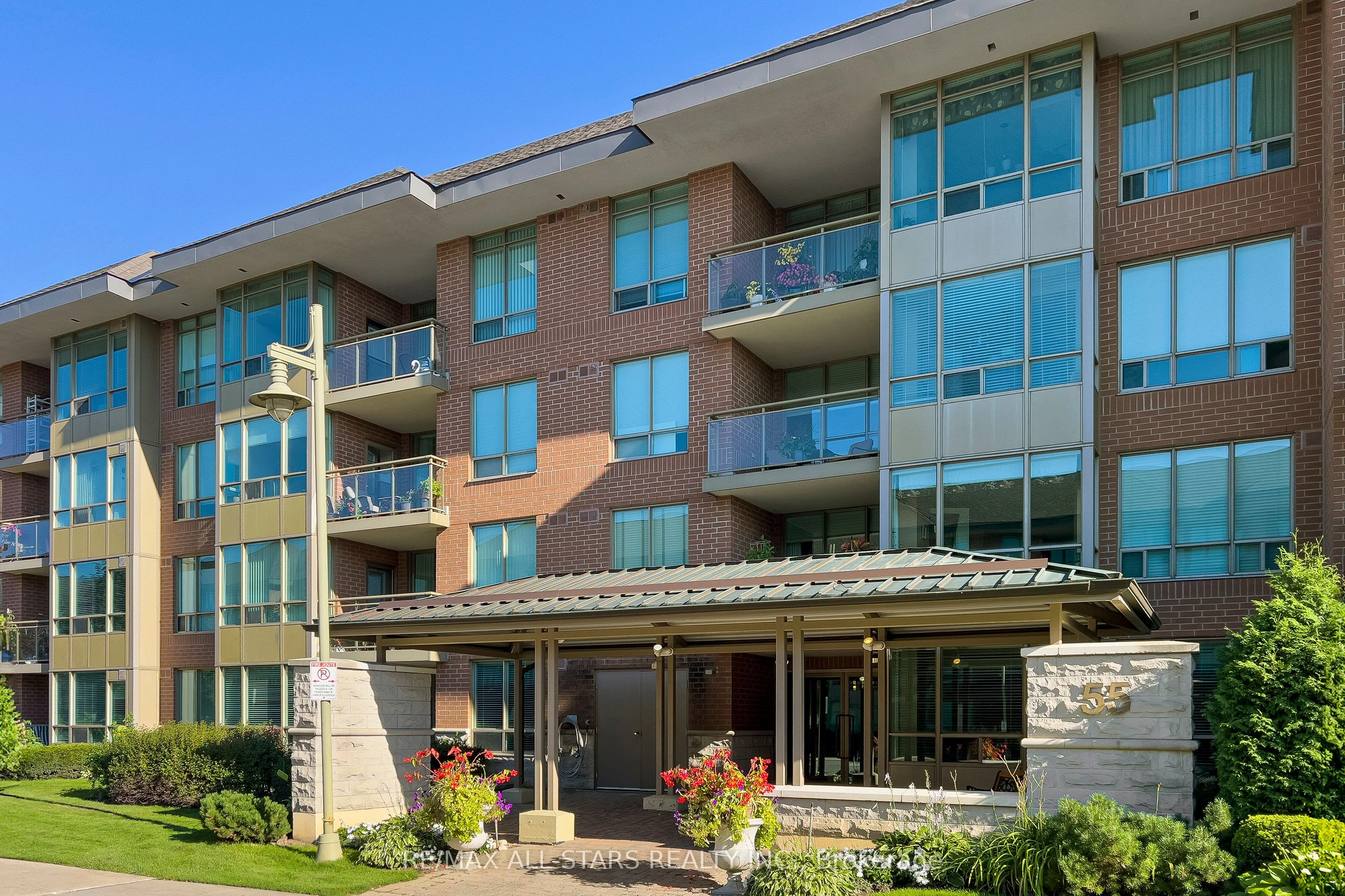 Condo Apartment in Markham