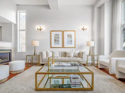 Att/Row/Townhouse in Richmond Hill
