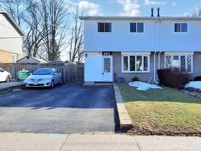 684 Elgin Street, Newmarket, On L3y 3b4