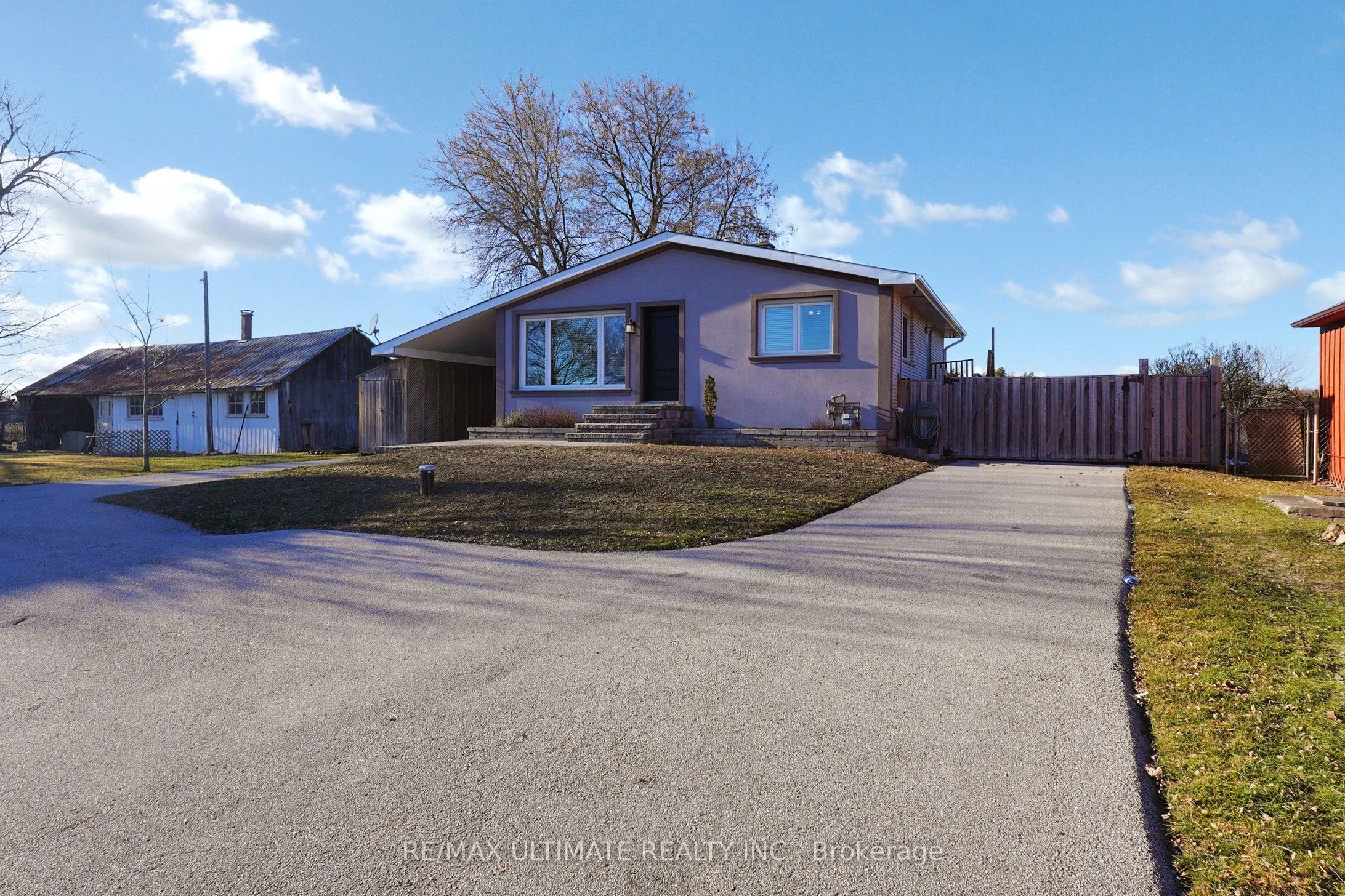 Detached in Essa