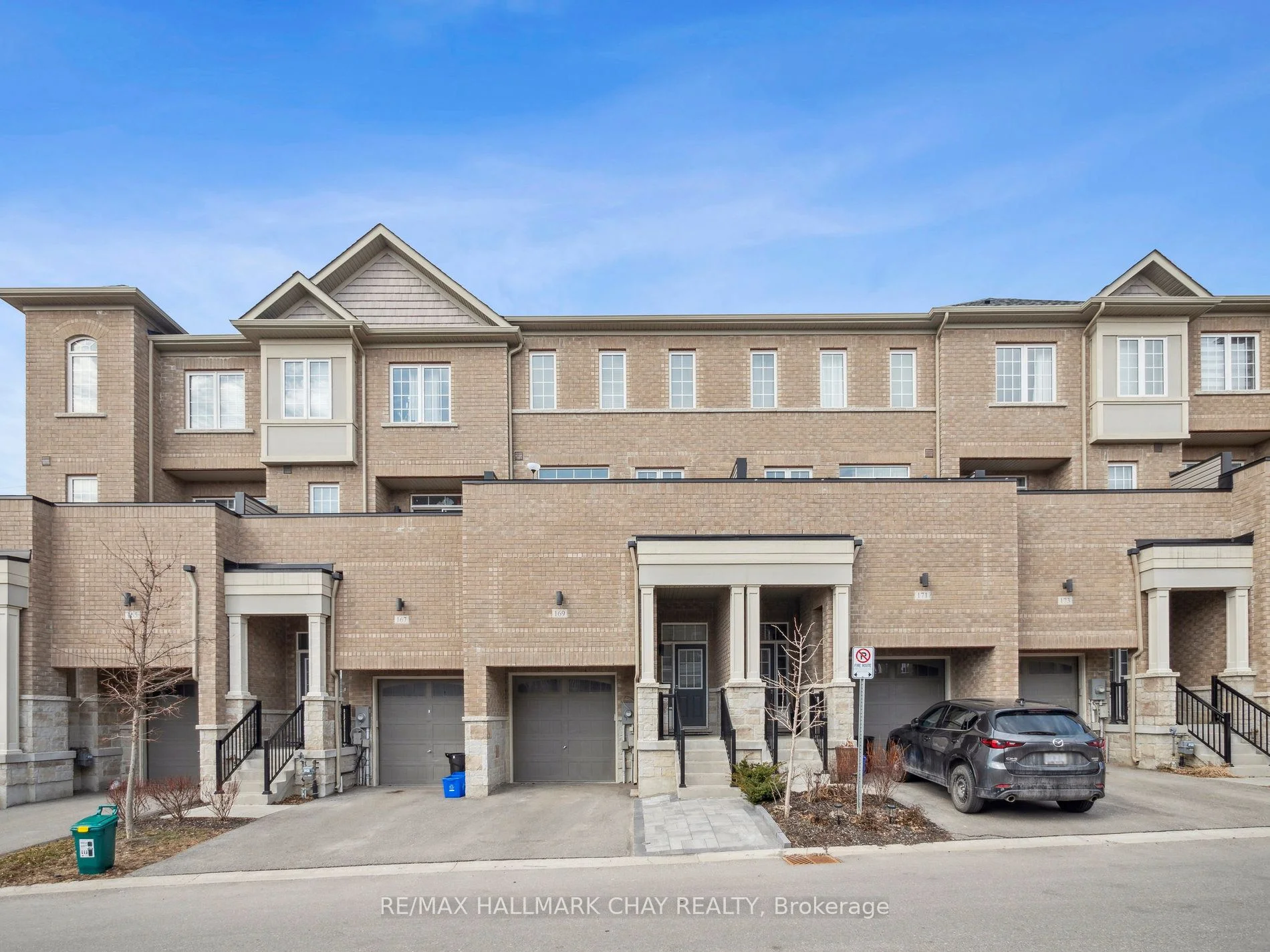 Att/Row/Townhouse in Newmarket