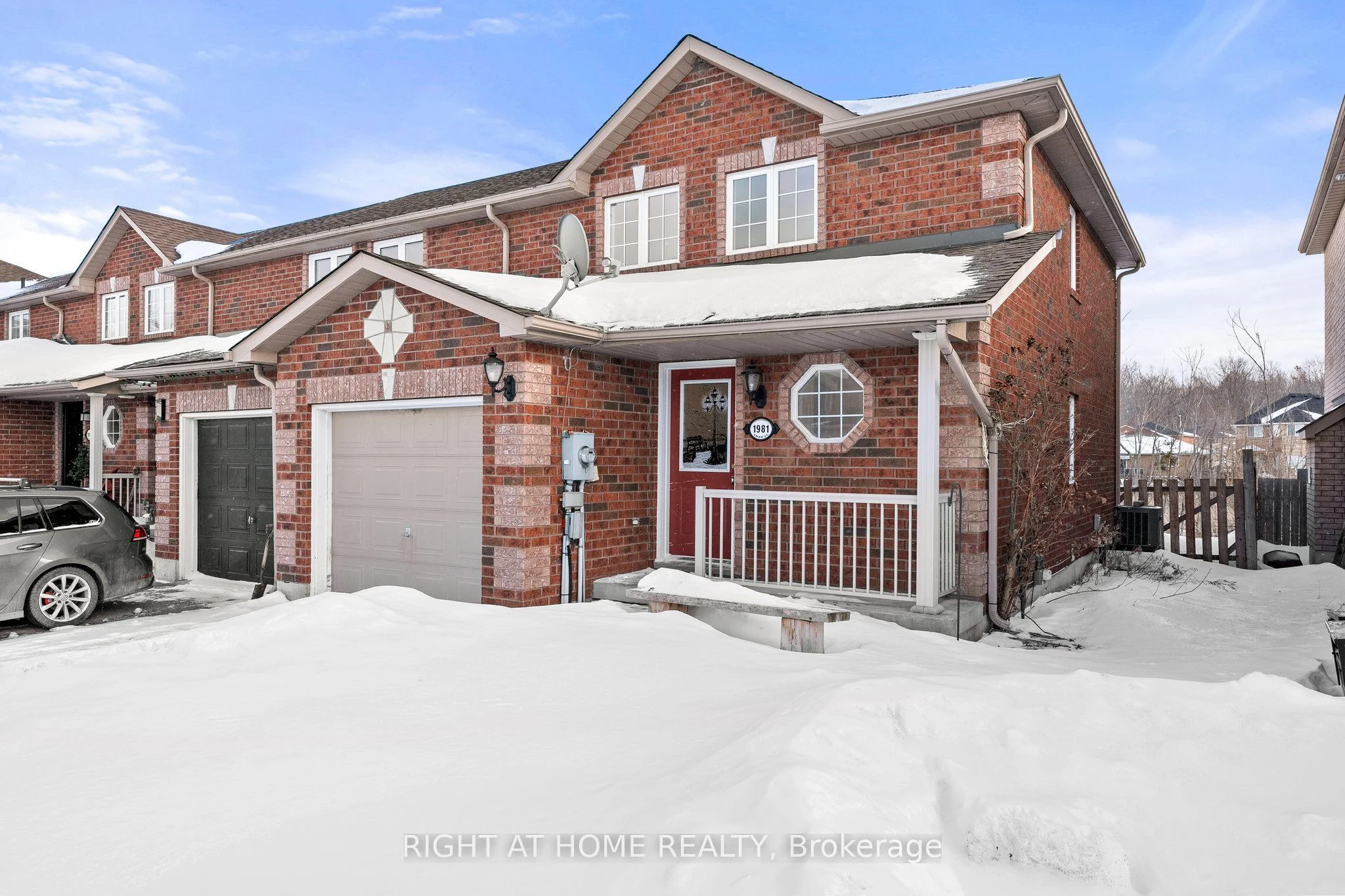Att/Row/Townhouse in Innisfil