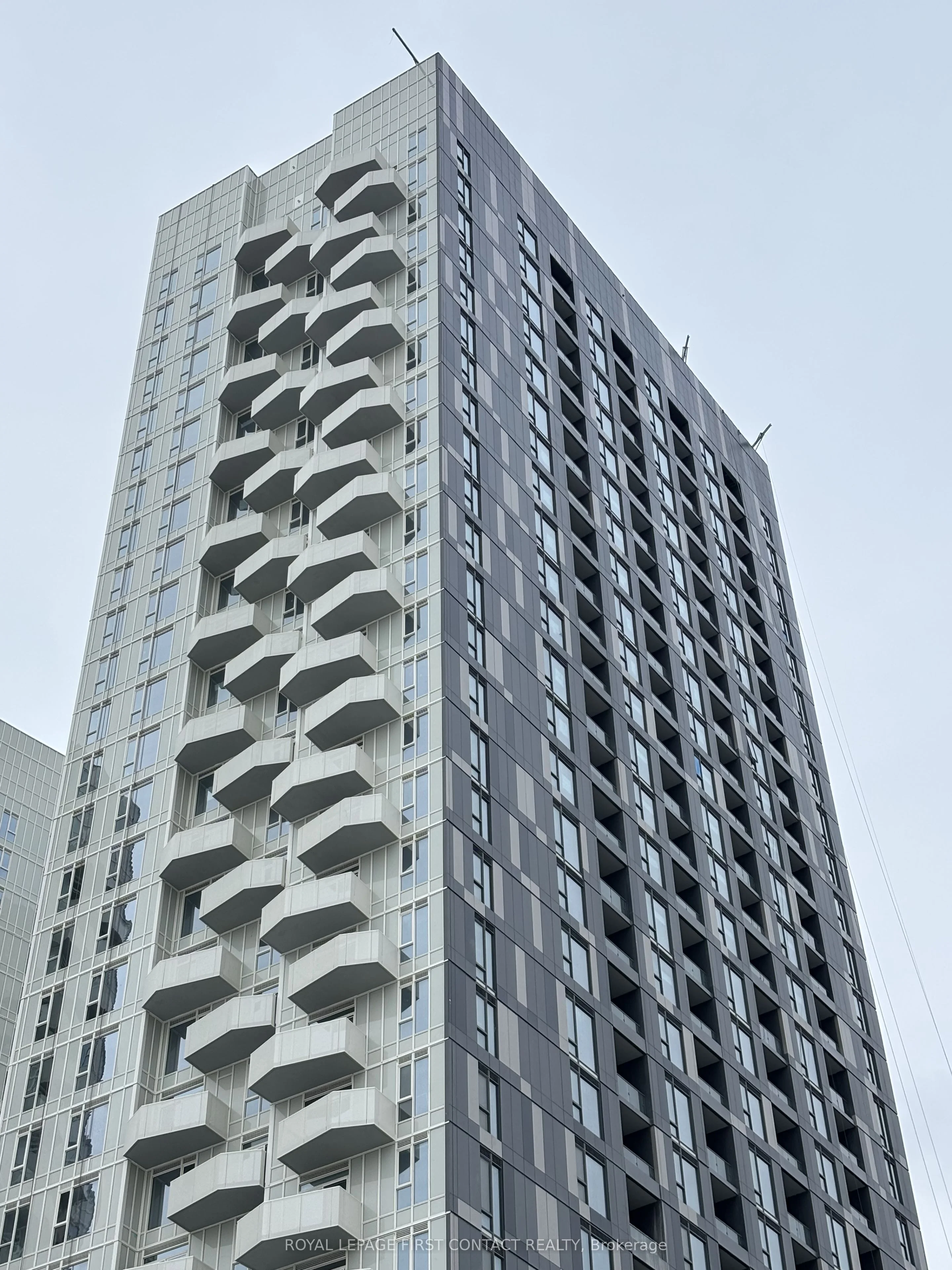 Common Element Condo in Vaughan