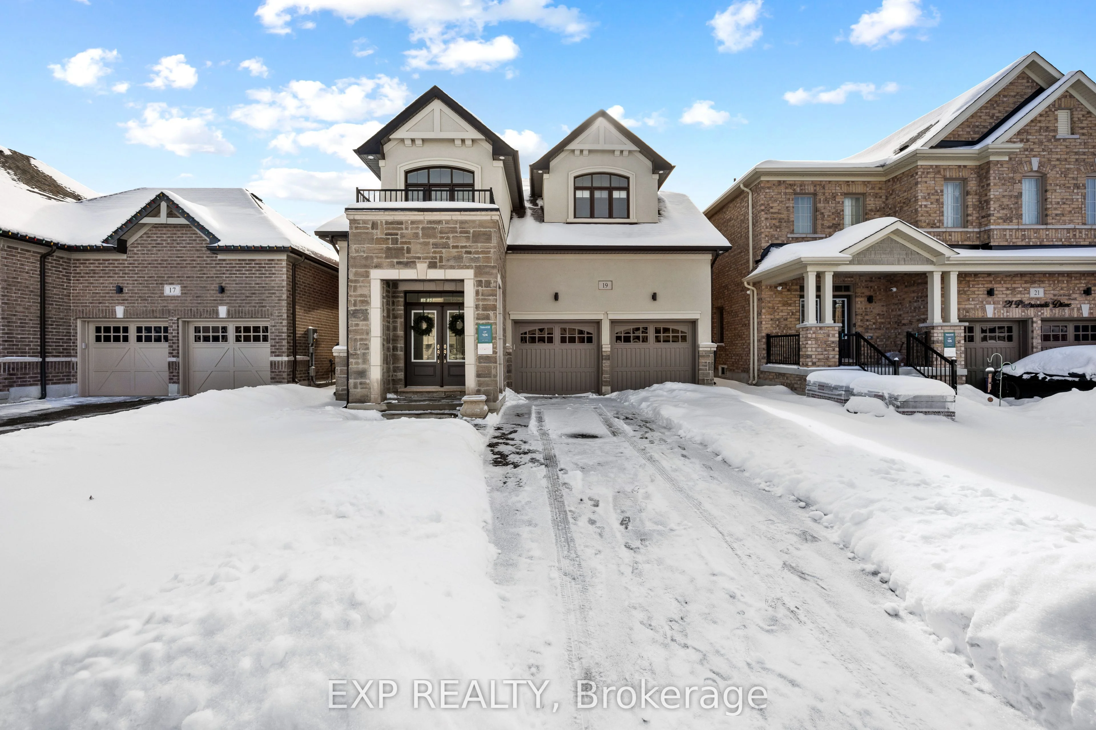 19 Pietrowski Drive, Georgina, On L4p 0j7