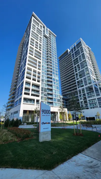 Condo Apartment in Vaughan