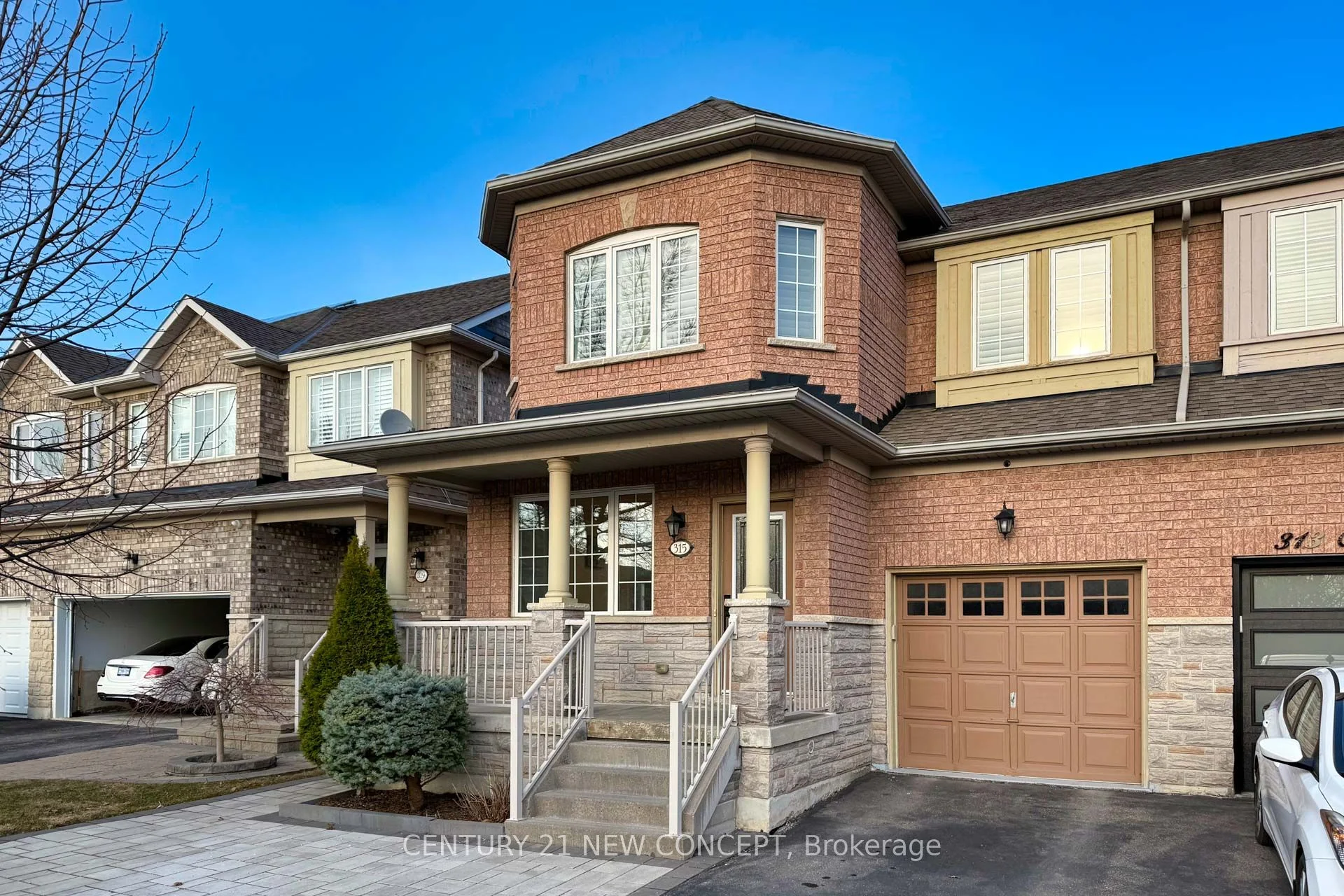 Semi-Detached in Aurora