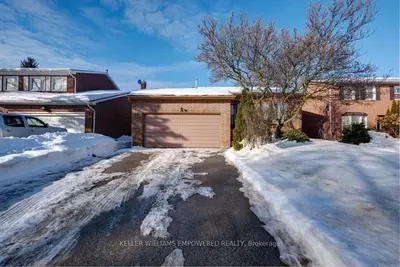 204 Harrison Drive, Newmarket, On L3y 6b9