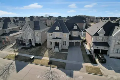Detached in King