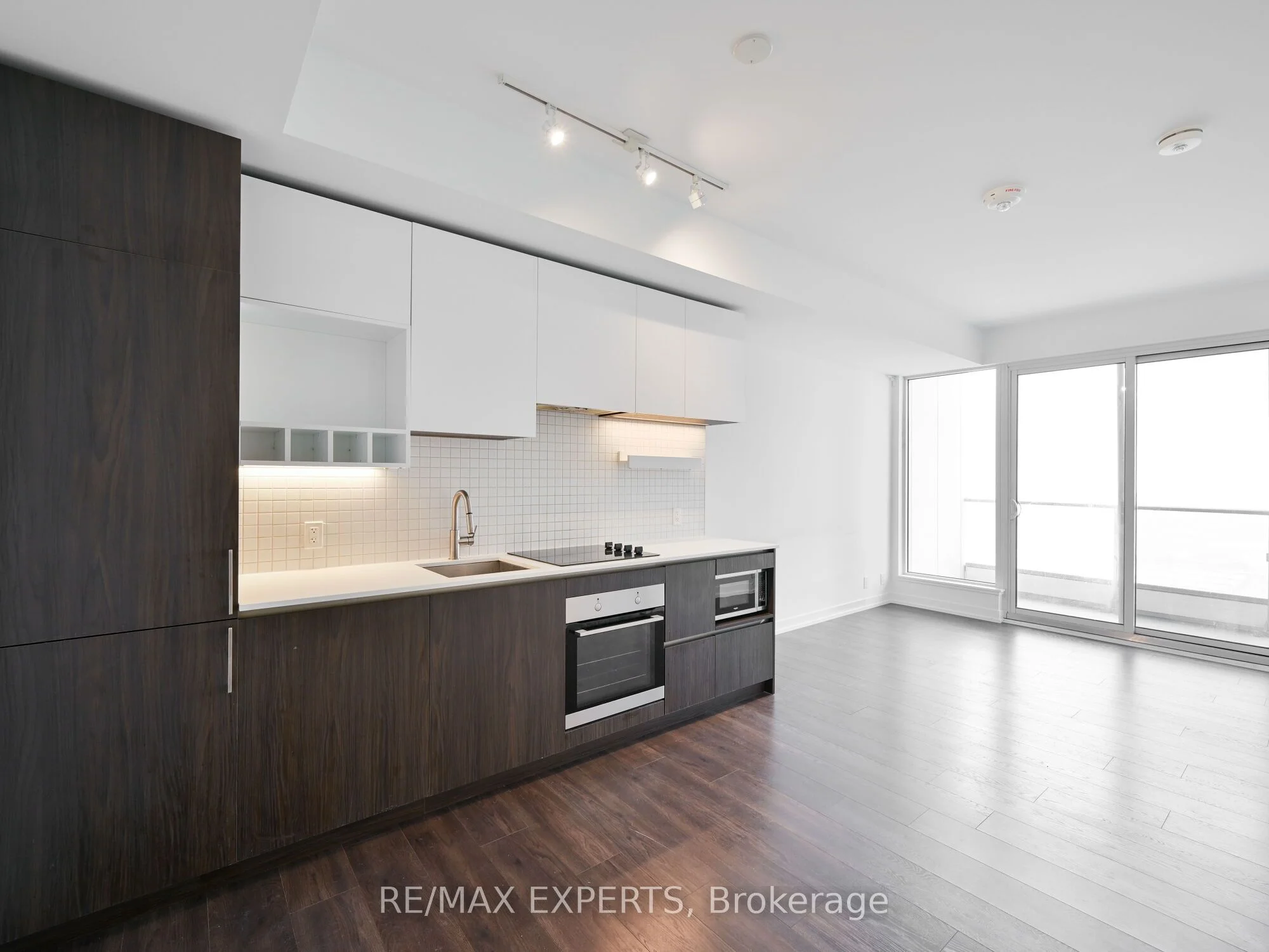5 Buttermill Avenue 3011, Vaughan, ON L4K 0J5