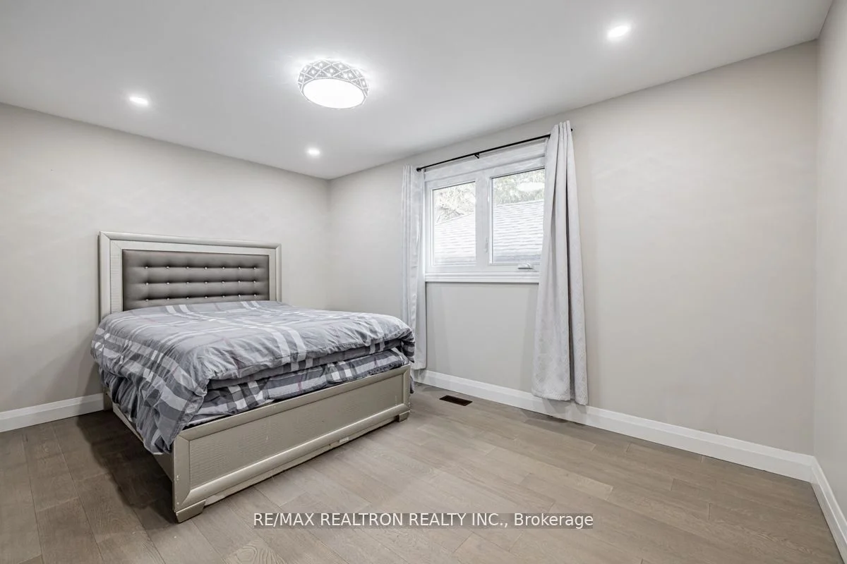 30 Bradford Street, East Gwillimbury, ON L9N 1L6
