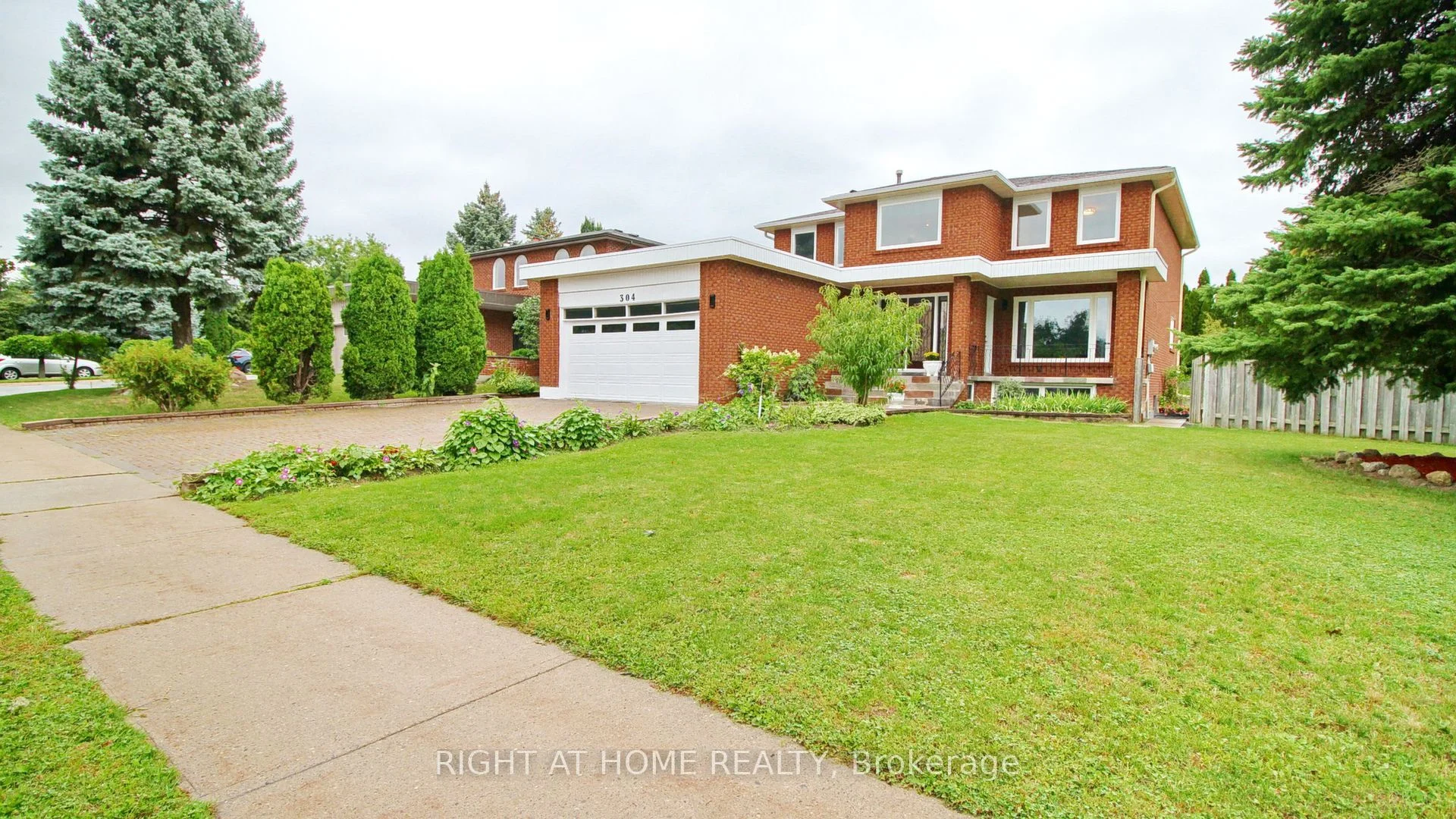 304 Firglen Ridge, Vaughan, On L4l 1n7