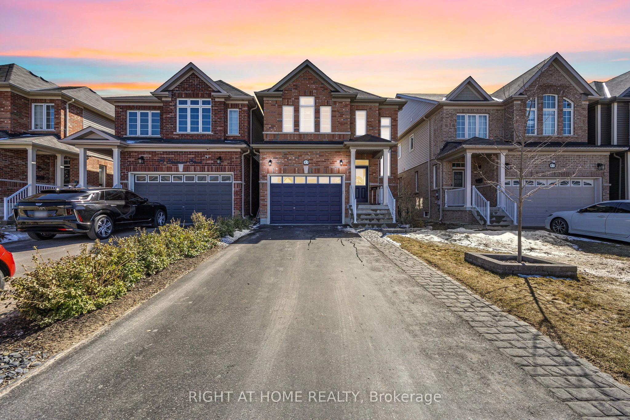 Detached in Essa