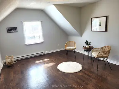 14888 Yonge Street 2, Aurora, On L4g 1m7