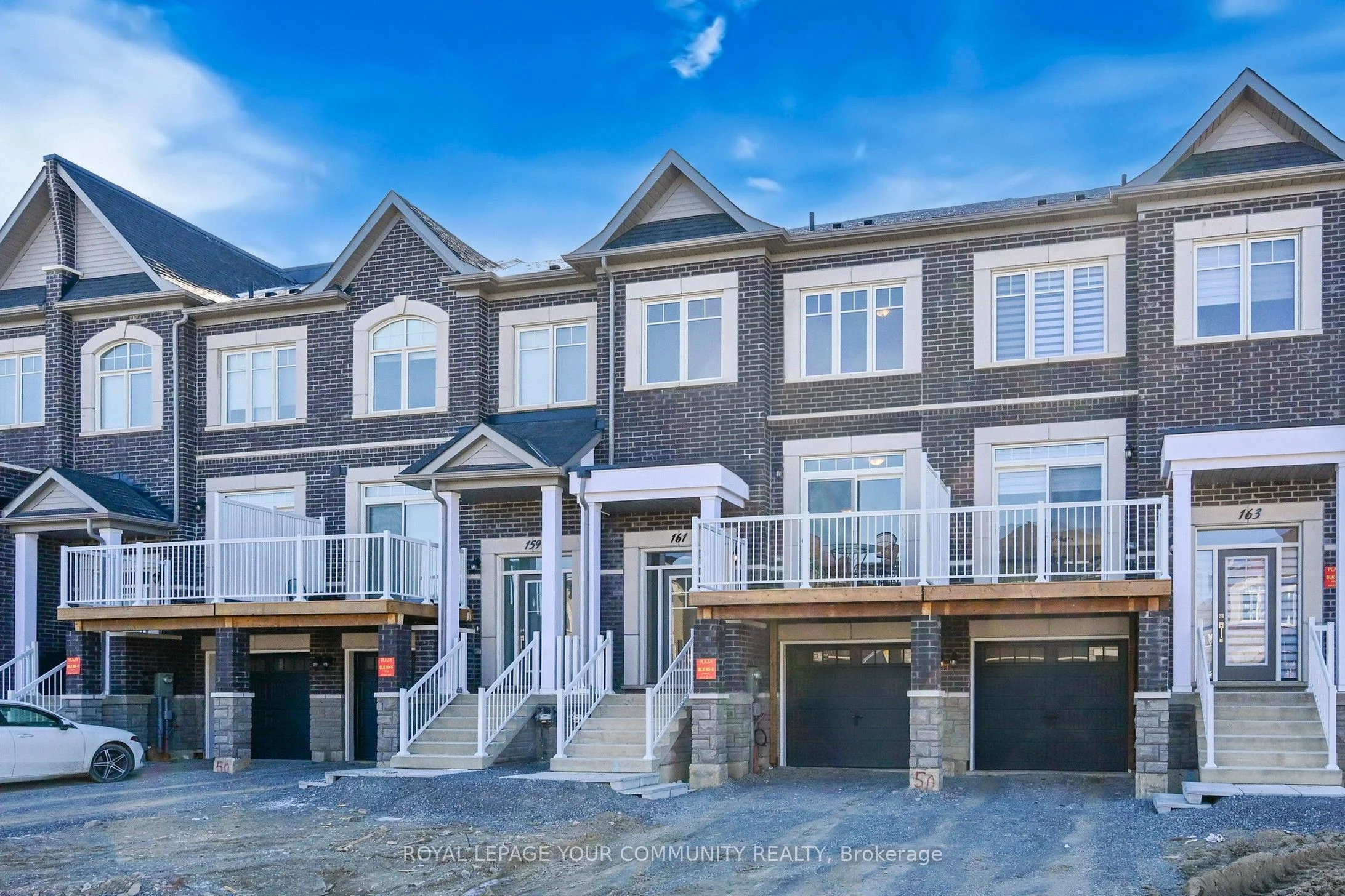 Att/Row/Townhouse in Richmond Hill
