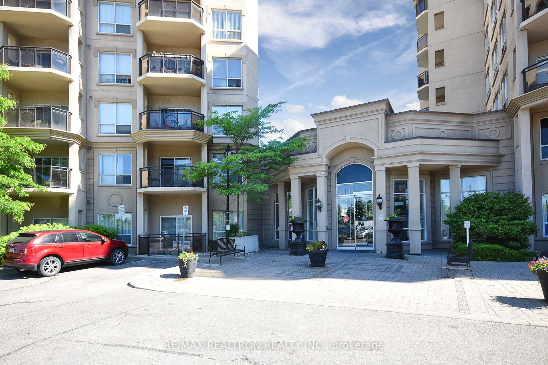 8 Masion Parc Court 218, Vaughan, On L4j 9k5