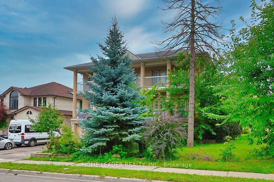 135 Spruce Avenue, Richmond Hill, ON L4C 6V9
