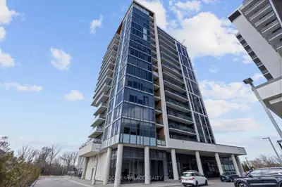 Condo Apartment in Richmond Hill