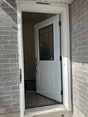 306 Salisbury Lane, Newmarket, ON L3Y 8A5